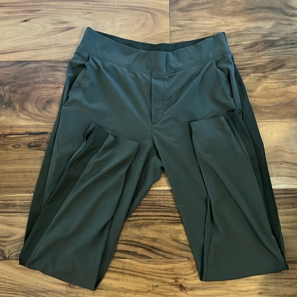 Like NEW Athleta Brooklyn Ankle Pant size 8 length Tall